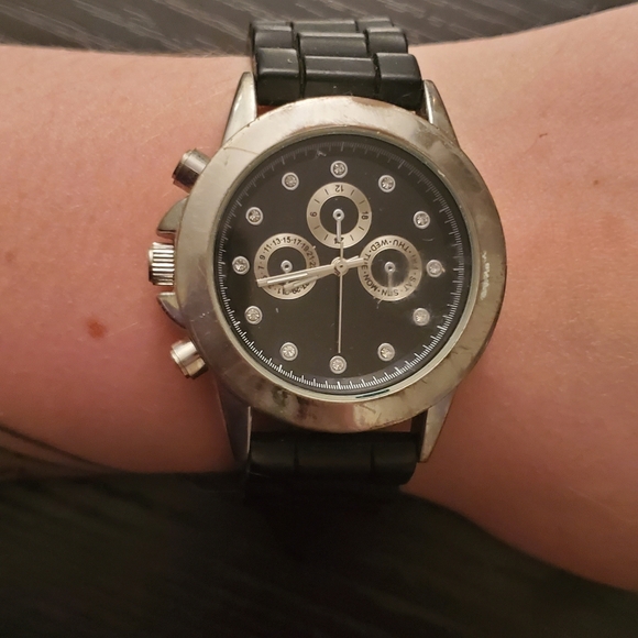 Watch - Picture 1 of 5